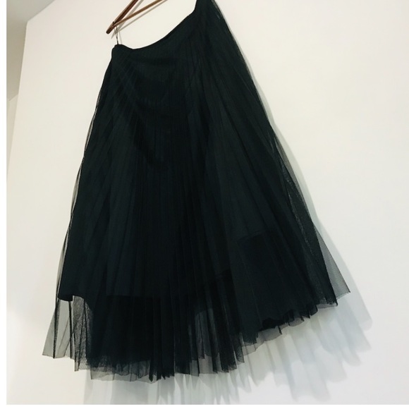 Pleated Black sheer tulle skirt by Albert Nipon - Picture 4 of 7